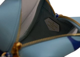 Versão de bolsa da Louis Vuitton menor que um grão de sal será leiloada -  ISTOÉ DINHEIRO